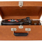 Crosley - Traveler Portable Turntable - Tan